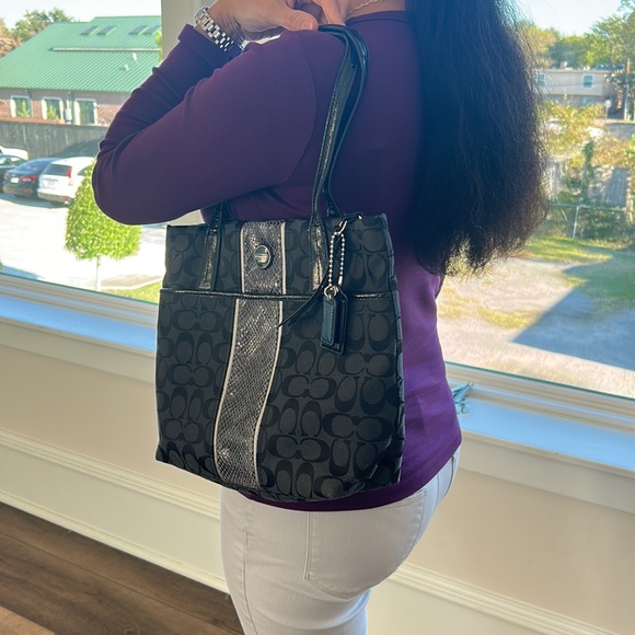 Coach Indigo Python Stripe Signature Black Jacquard Shoulder Bag tote - Picture 3 of 6